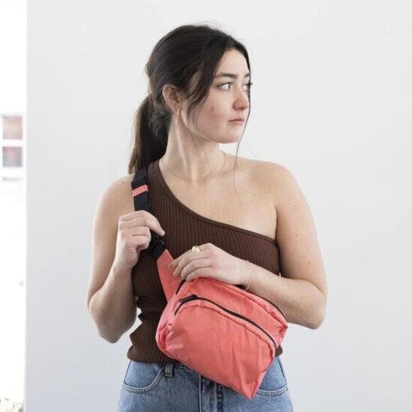 NWOT Baggu Fanny Pack - Watermelon Pink - Picture 5 of 6